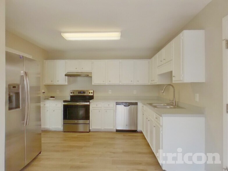 Building Photo - 13 Walnut Grove Way