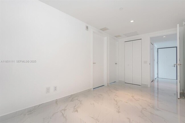 Building Photo - 3131 NE 7th Ave