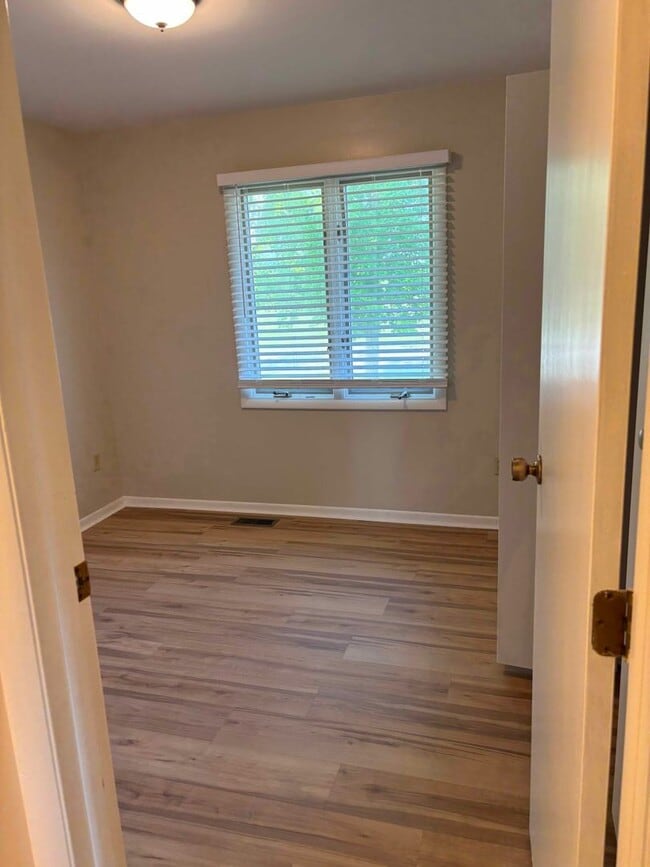 Building Photo - 3 bedroom, 1.5 bathroom Chelsea ranch - fr...
