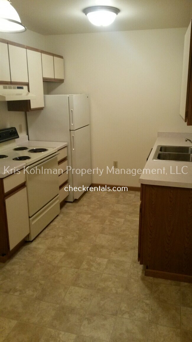 Building Photo - 1254 N Forest Ln