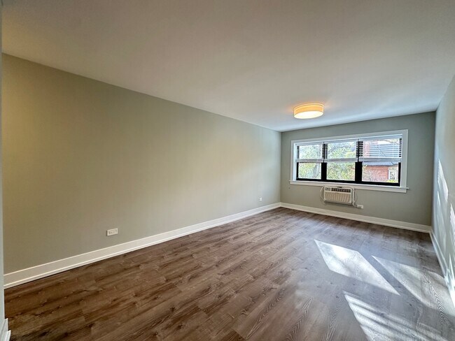 Building Photo - 450 W Barry