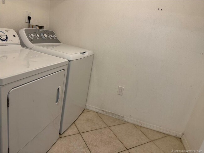 Building Photo - 6458 Emerald Dunes Dr