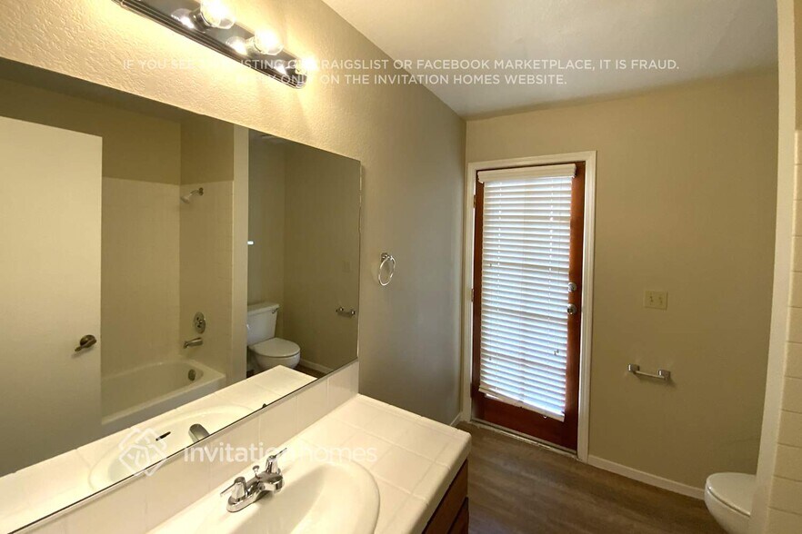 Building Photo - 4920 Evergreen Glen Dr