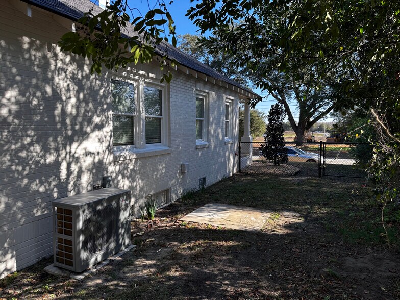 Building Photo - 1703 N Monroe St