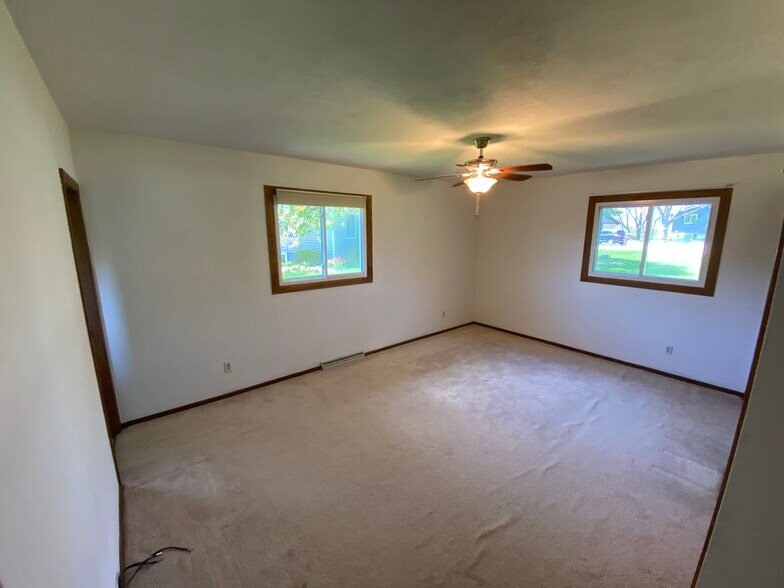 Master Bedroom w/ Bath - 2839 Riva Ridge Cir