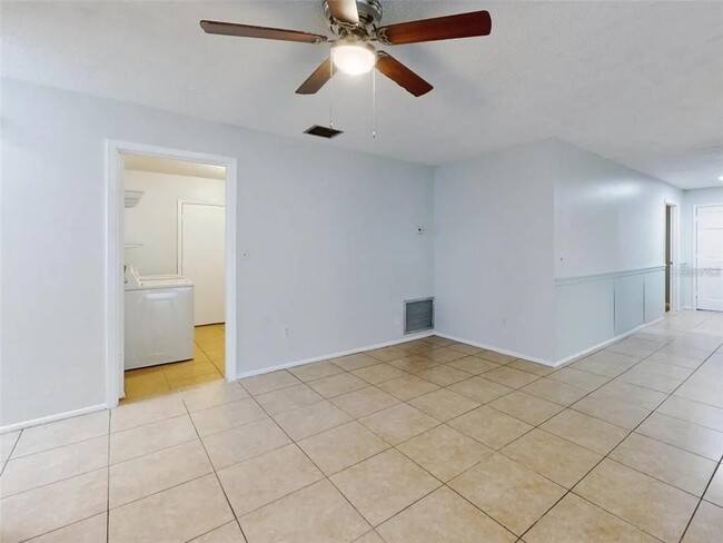 Building Photo - 1836 Plumtree Dr