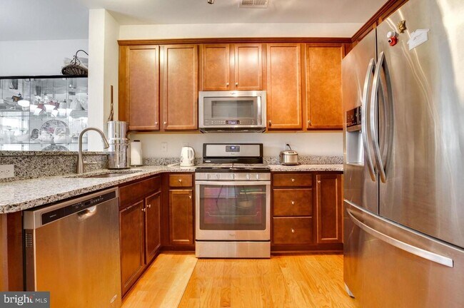 Building Photo - 3009 Chesapeake Dr