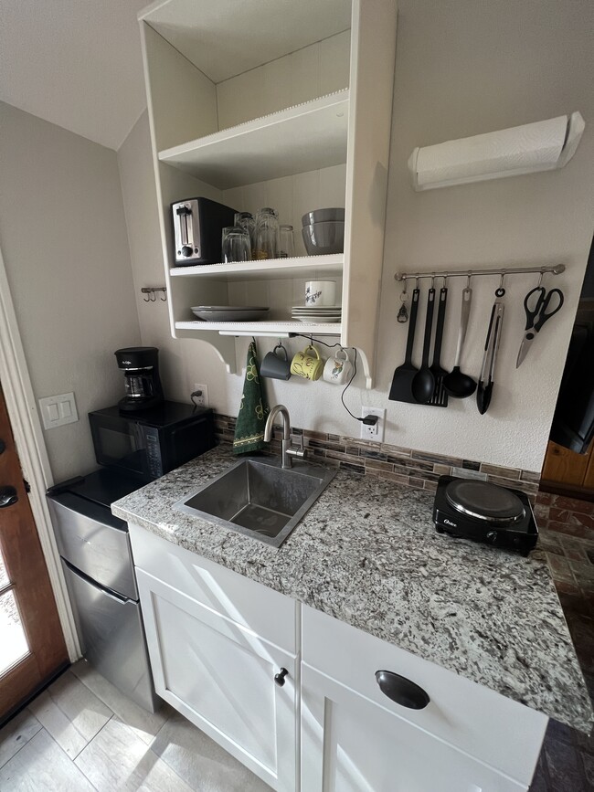 Kitchenette - 1357 Ross St