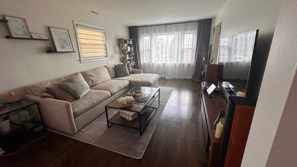 Building Photo - 354 Alles St