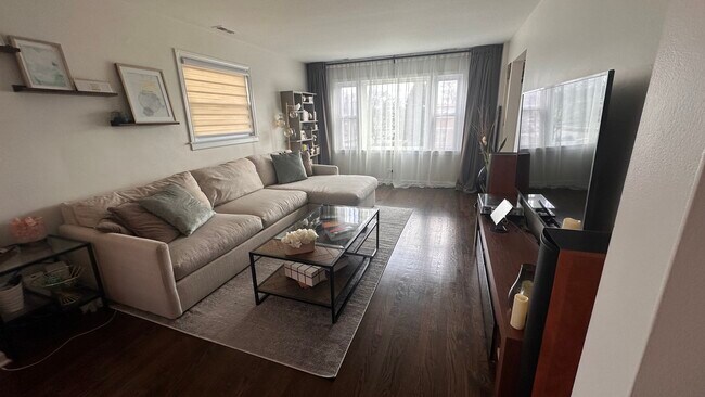 Building Photo - 354 Alles St