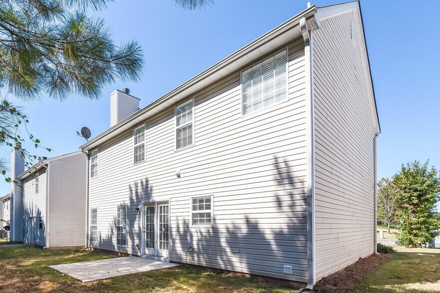 Building Photo - 425 Clairidge Ln SW