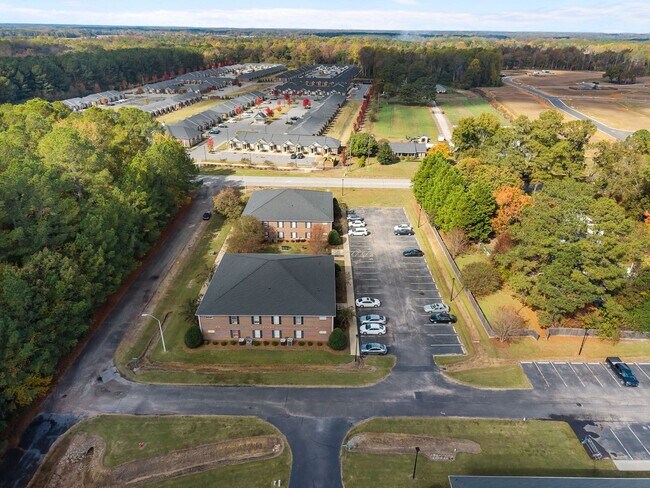 Building Photo - FULLY FURNISHED EXCLUSIVE SHORT AND MIDTER...