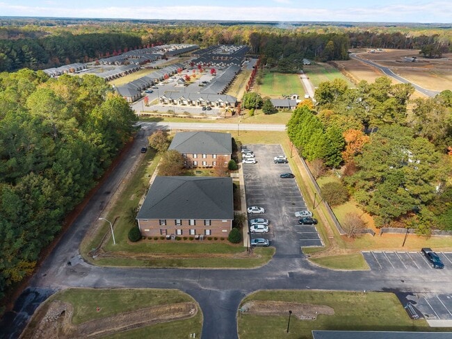 Building Photo - FULLY FURNISHED EXCLUSIVE SHORT AND MIDTERM RENTAL ONLY. AVAILABLE NOW UNTIL DEC 30.