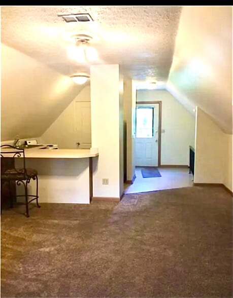 Breakfast bar - 276 Merriman Rd