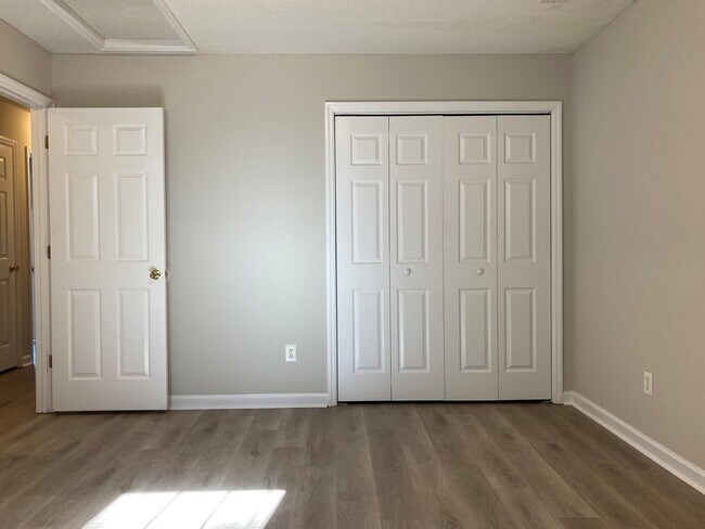Building Photo - 711 Covington Ct