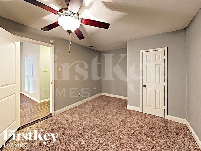 Building Photo - 503 Benedict Ln