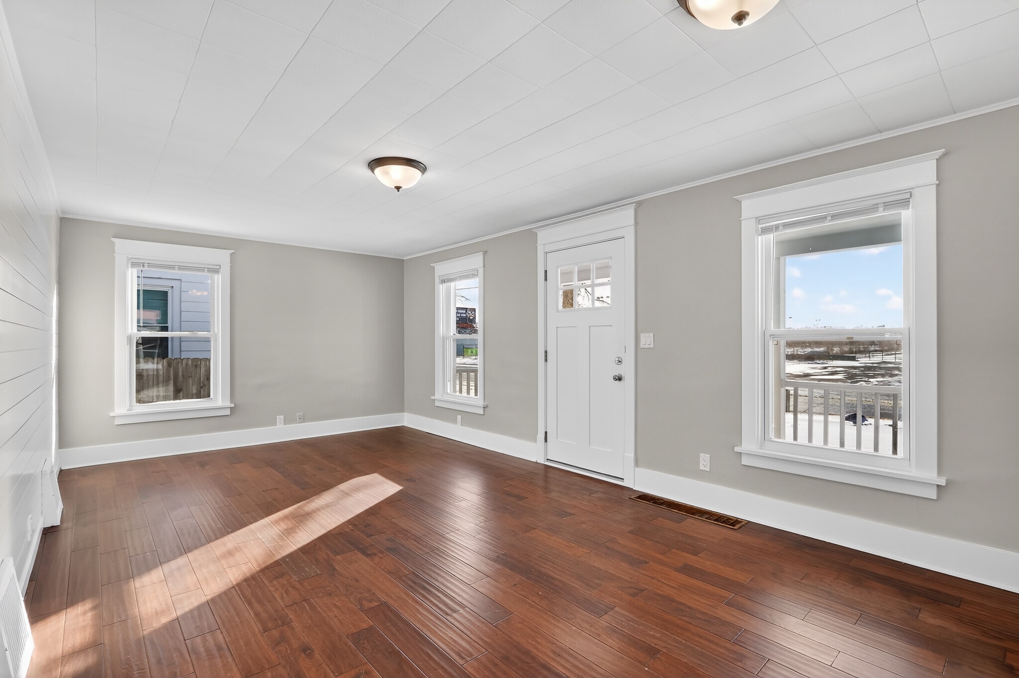 Building Photo - 428 W Delavan Dr