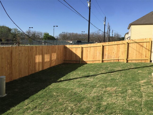 Building Photo - 13001 Hymeadow Dr