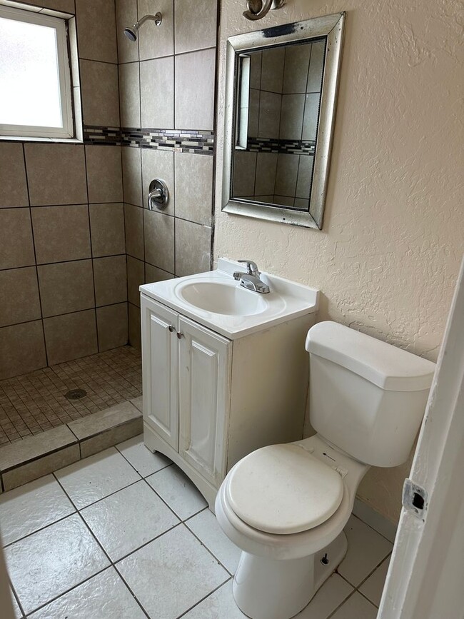 Building Photo - Great 1 Bed 1 Bath located near NMSU