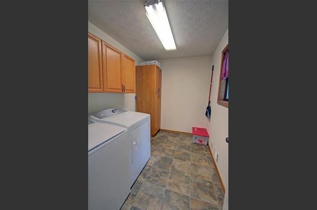 Building Photo - 1210 Rocky Rd