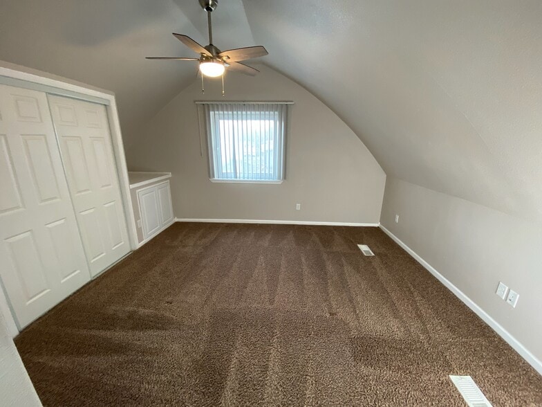 Building Photo - 135 Hemlock Dr