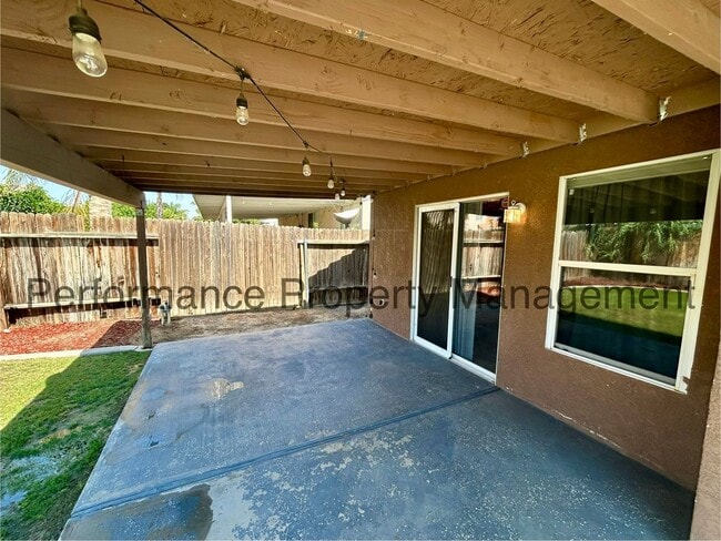 Building Photo - Stunning 4 Bed/2 Bath in S Bakersfield w/ ...