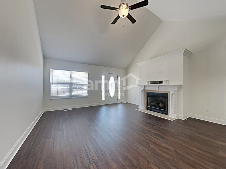 Building Photo - 5412 Singh Ln