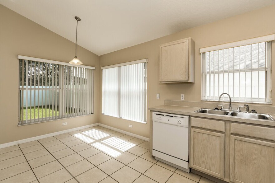 Building Photo - 16623 Rising Star Dr