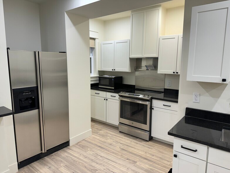 Building Photo - 1612 N Star Ave