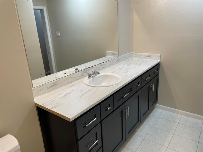 Building Photo - 3727 Woodvalley Dr