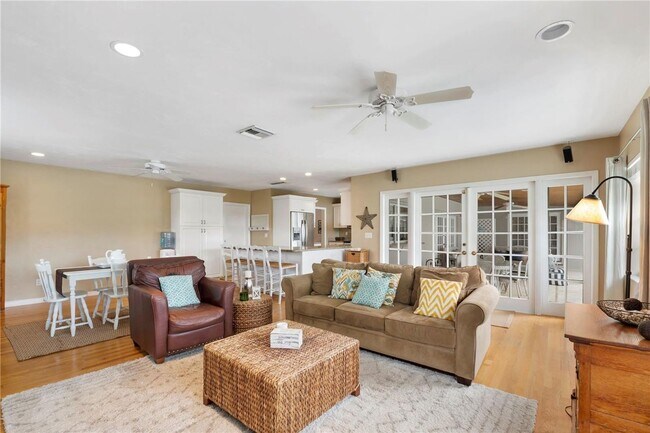 Building Photo - Beautiful home in quiet neighborhood
