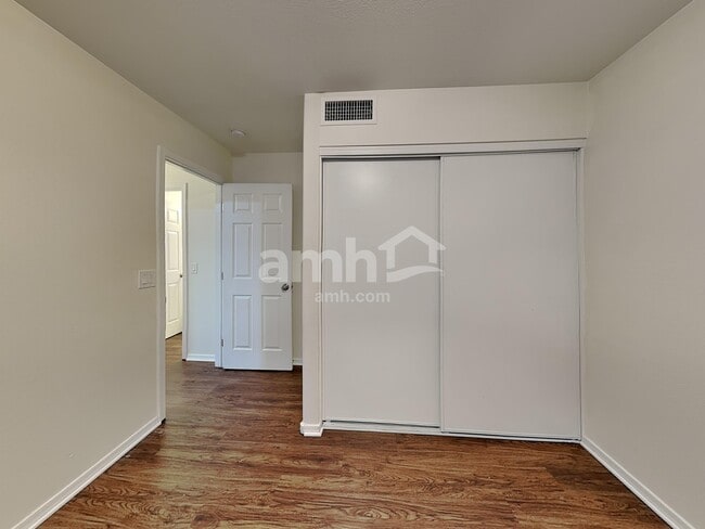 Building Photo - 2202 E Arabian Dr