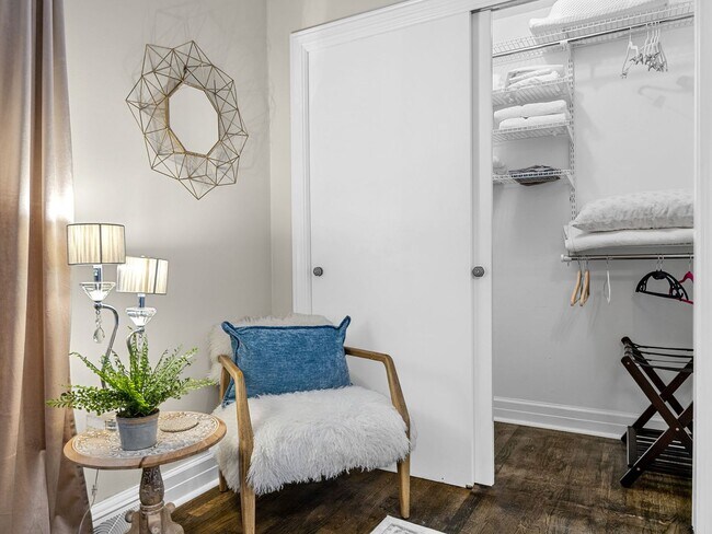 Building Photo - Immaculately Maintained, unfurnished 2 BR, 1 BA  Greer NO APPLICATION FEE if APPROVED