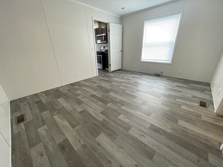 Building Photo - 38013 Chilver Ave