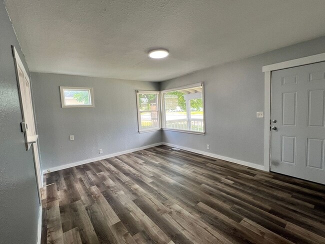 Building Photo - 2 Bed 1 Bath Home w/ Huge Shop For Rent!!!