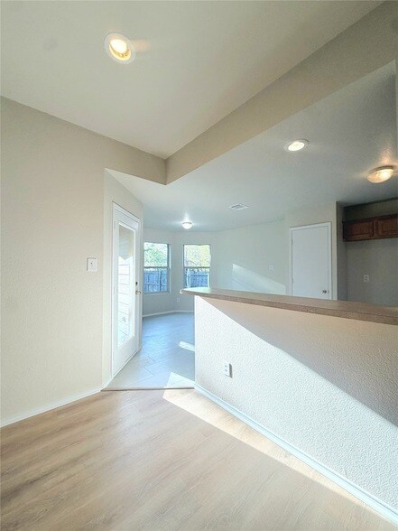 Building Photo - 715 Hallvale Dr