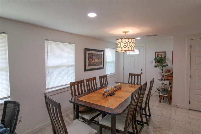 Building Photo - 3119 Eisenhower Dr