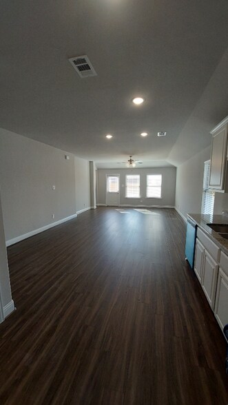 Building Photo - 1425 Waverley Dr