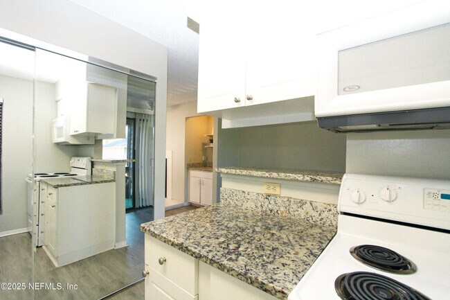 Building Photo - 10200 Belle Rive Blvd