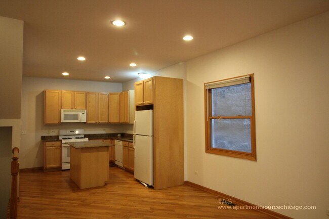 Building Photo - 1321 W Belmont Ave