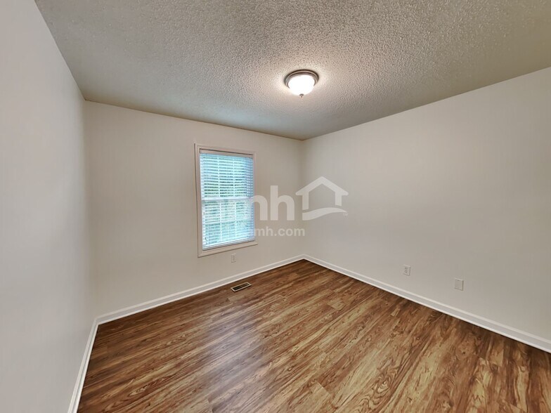 Building Photo - 2062 Spicers Ln