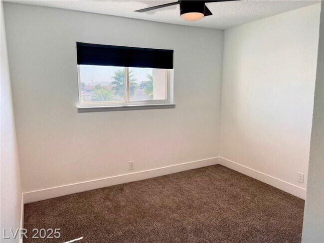 Building Photo - Stylish 4-Bed Home with Pool, Spa & No HOA...