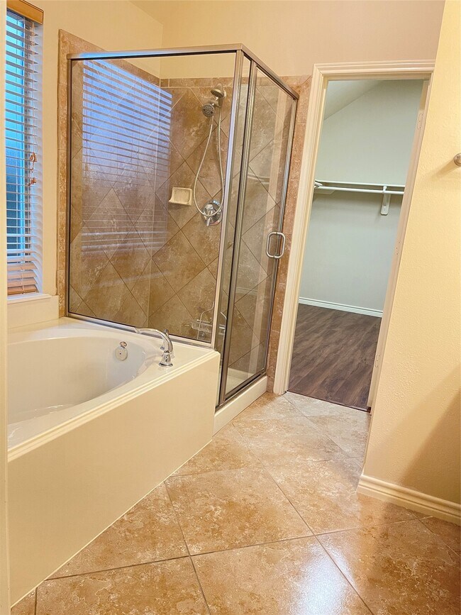 Building Photo - 12018 Grace Hall Dr