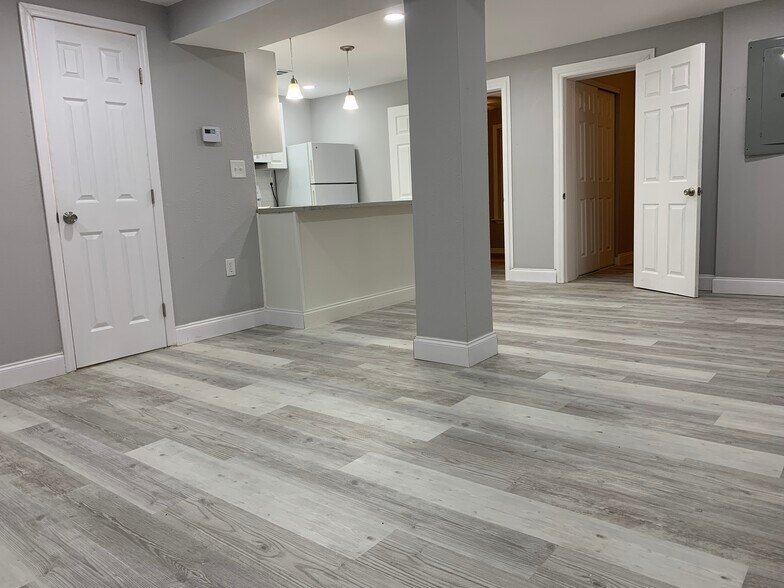 Building Photo - 5623 Regis Ave