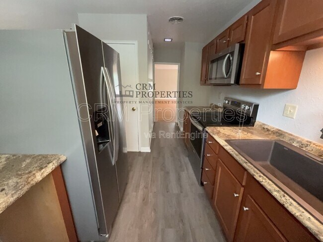 Building Photo - 2101 N Wheeling Ave