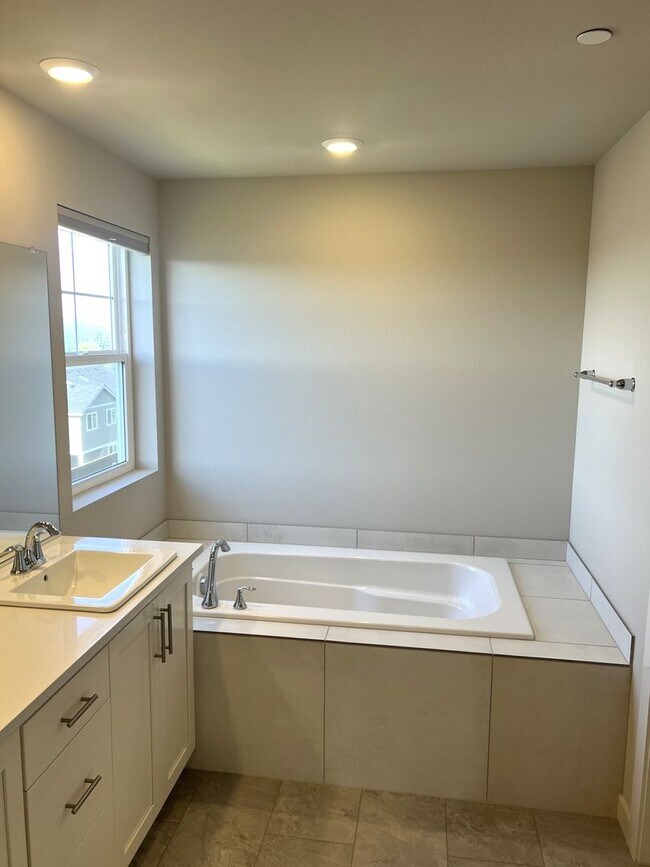 Building Photo - Beautiful Beaverton 4 Bedroom Home with Open Floor Plan, Deck & Upstairs Bonus Room