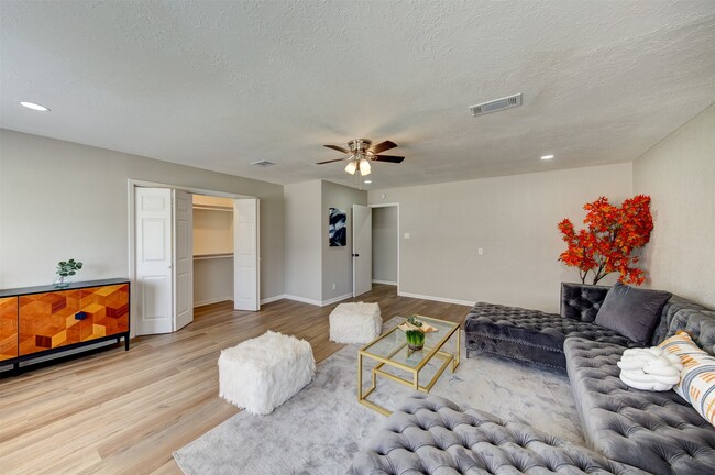 Building Photo - 8511 Honeysuckle