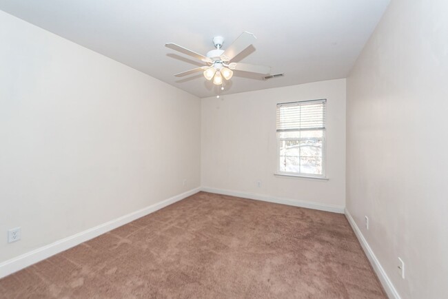 Building Photo - 3 Bedroom 2.5 Bath Townhome in Wescott Pla...