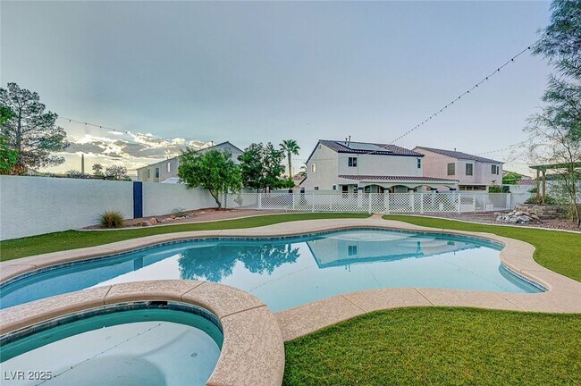 Building Photo - 5470 Logville St