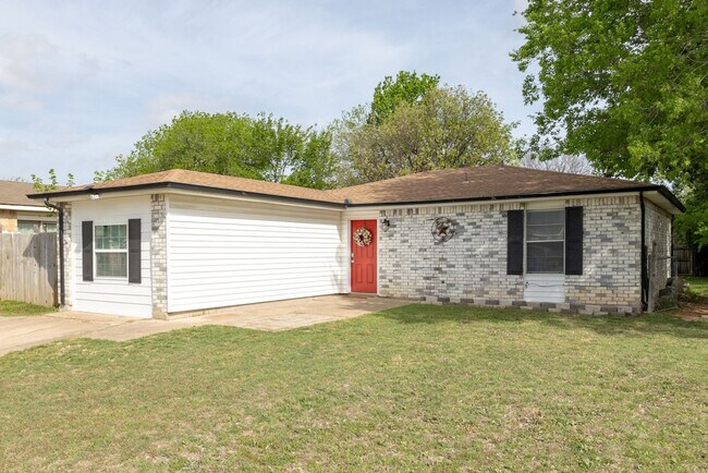 Building Photo - 2428 McAdoo Ln